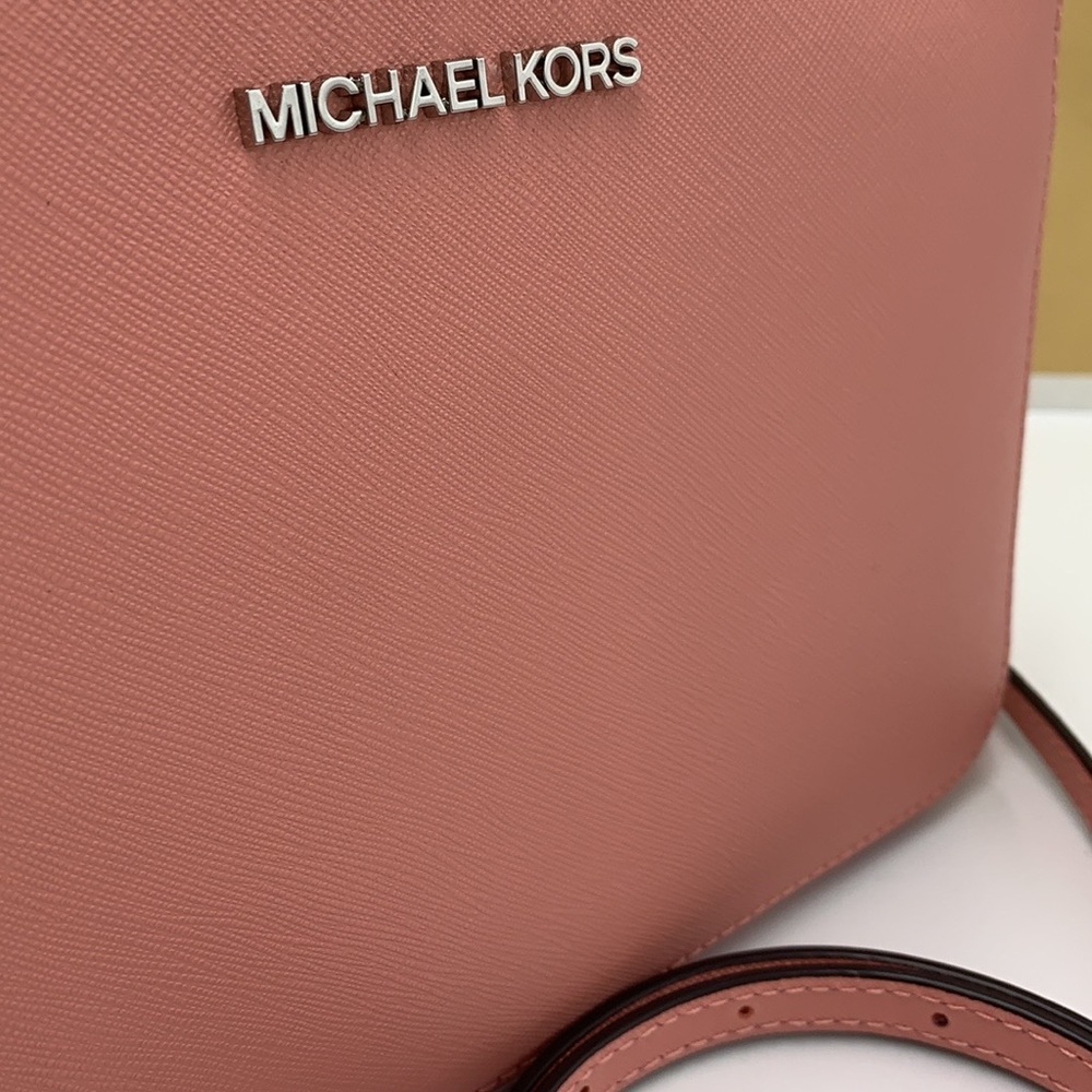 MICHAEL KORS PRIMROSE COLOR
Jet Set Large Saffiano Leather Crossbody Bag - Picture 14 of 15